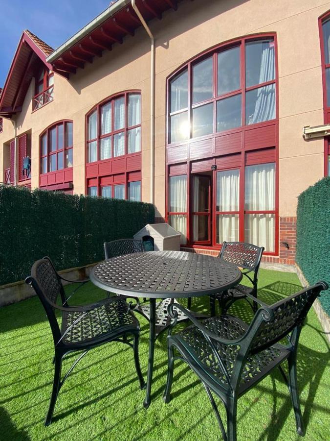 Apartamento En Complejo Residencial Rovacias Comillas Luaran gambar